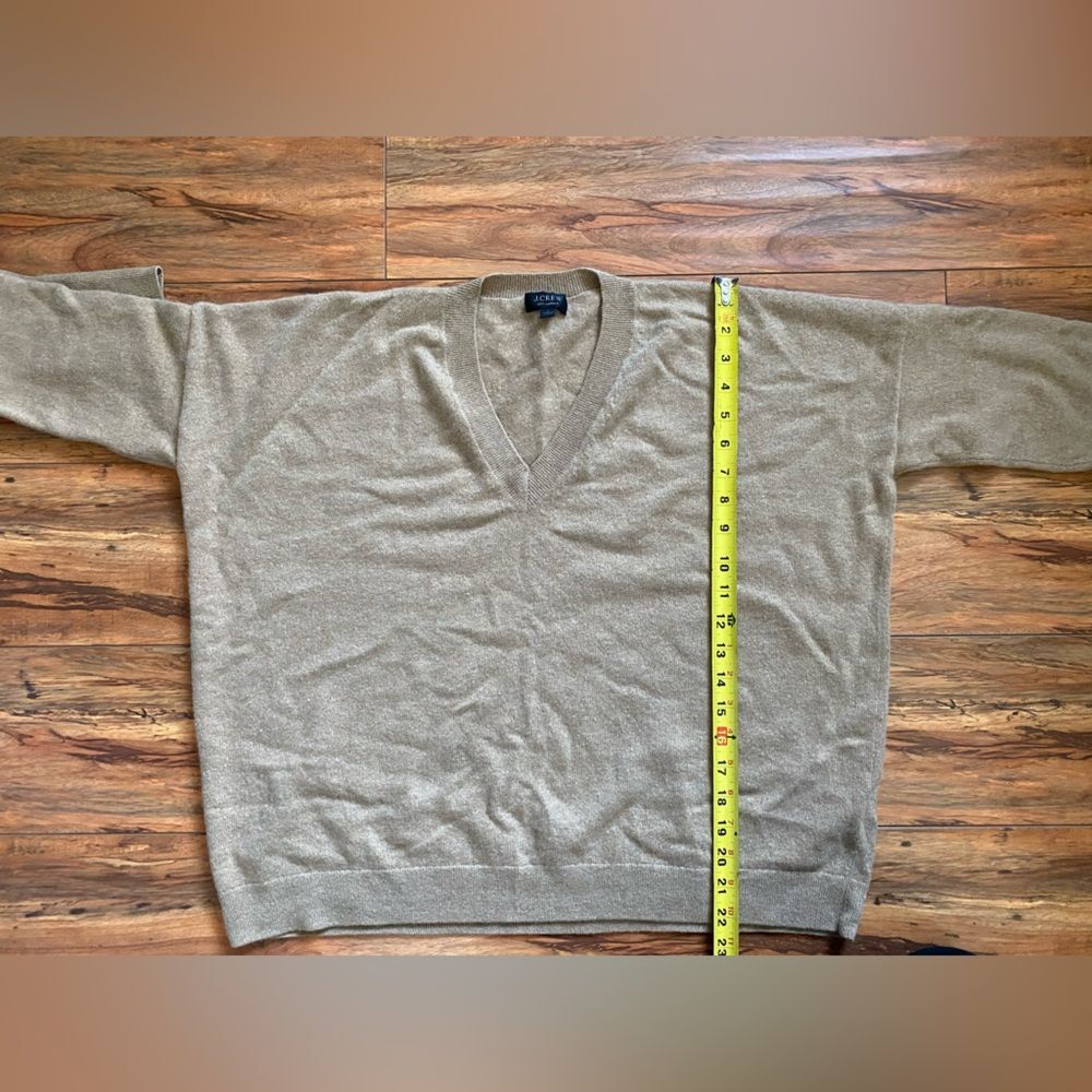 J. Crew Men's Beige V-Neck Sweater Lrg